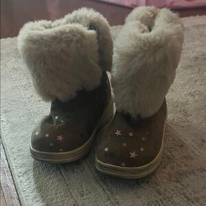 Brown Star Patterned Fur Boots
